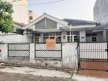 Rumah tua Dalam komplek strategis di Duri Kepa(DK225)