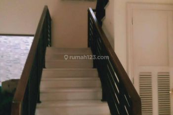 Rumah Bagus dan luas 2 Lantai strategis dekat ke mall kotawisata