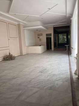 disewakan rumah usaha jalan raya merr ir soekarno surabaya