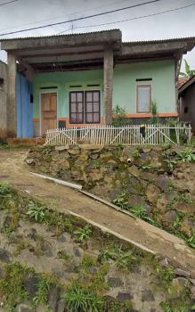 Rumah pinggir jalan desa jatihandap atas cimenyan Bandung