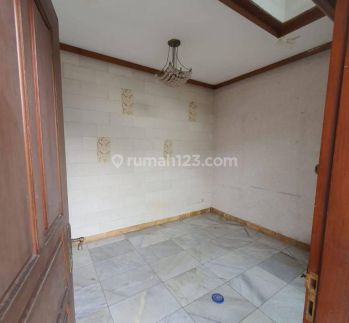 Rumah di Jln tosiga Kemanggisan Jakarta Barat 2 Lantai