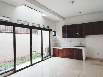 Rumah rapi siap huni di Bintaro Jaya sektor 3
