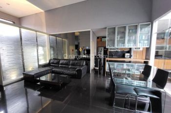 Rumah Asri Full Furnished Elegant di Kota Baru Parahiangan