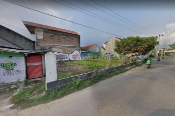 Selatan Terminal Giwangan, Tanah Tepi Aspal Banguntapan