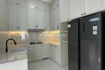 HARGA MURAH.Rumah Baru Ada Kolam Renang di Komplek Jakarta Barat