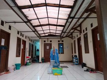 Rumah kos 13 kamar aktif murah di Palasari pusat kota