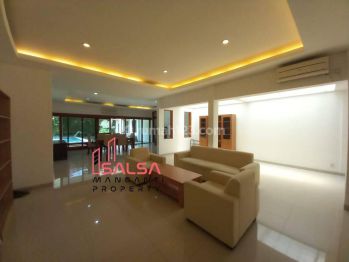 Disewakan Cepat Rumah Murah Furnish Tanah Luas Private Pool Bangunan 1 Lantai