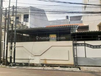 Rumah 10x18 strategis di Taman ratu(TR117)
