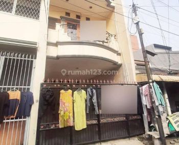 Rumah Bagus Lokasi Strategis Di Tanjung Duren(TD240)