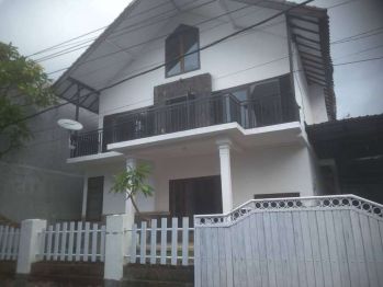 Disewakan rumah 2 lantai di Jln Nuansa Udayana Utara, Jimbaran