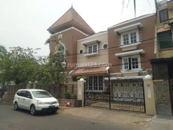 Rumah Modern Hook di Citra Garden 3 Ext, Jakbar Harga Menarik