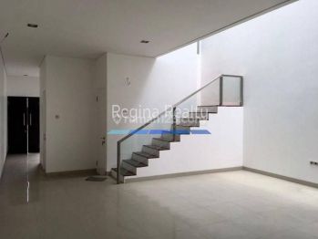 Rumah Dijual di Pondok Indah 5,3 M Luas 155 M2 Modern Minimalist Akses Jalan