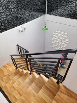 Dijual rumah 3 lantai Dekat ke GBLA