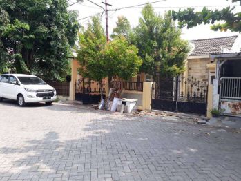 Disewa Rumah Strategis dan Nyaman di Perumahan Kutisari