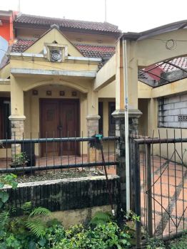 Rumah dekat tol di Perum Maharaja Depok