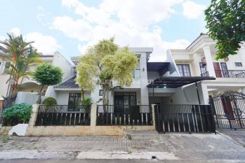 Rumah Luas 2 Lantai Dekat The Breeze BSD City Siap KPR J18689