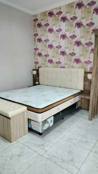 Disewakan / sewa rumah 3 lantai di perumahan espana, tanjung bunga