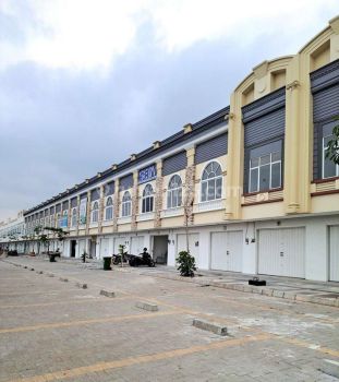 Ruko bagus di jalan boulevard Jababeka  parkiran luas dan terbuka