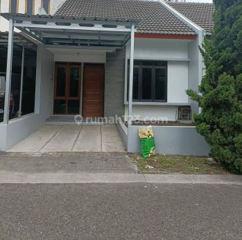Sewa rumah di Singgasana dekat sekolah