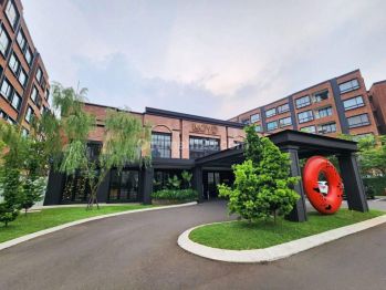 Apartemen LLOYD Alam Sutera 3 Kamar Tidur Sudah Renovasi Furnished