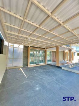 Sewa cepat, Rumah mewah Graha Natura with Swimming Pool