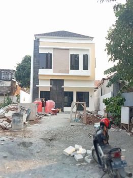 Rumah 2lt lokasi super strategis termurah di tengah kota