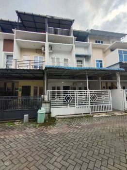 Rumah di komplek j city. Rumah 2,5 lantai di medan johor