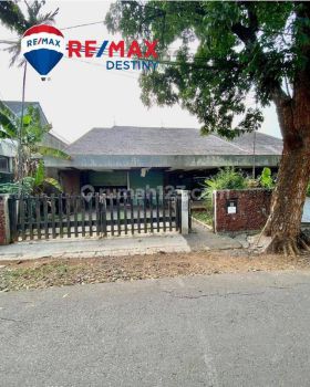 Turun Harga. Dijual Rumah Tua Hitung Tanah di Kawasan Elit Simprug Golf