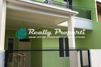 Disewakan Rumah 2 lantai Pinggir Jalan di Pondok Bambu Duren Sawit Jakarta Timur