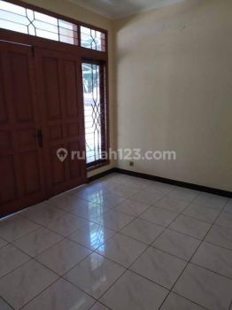 Rumah Mewah Klasik Disewakan di Area Pejaten Jakarta Selatan