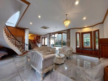 Cozy FURNISHED House Close to JIS di Pondok Indah