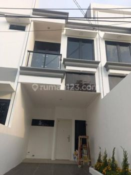 Rumah modern mewah di Jl.pemuda rawa Mangun jakarta timur samping Popeye dan 2