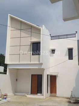 Disewakan rumah baru  ada rooftop strategis dekat toll