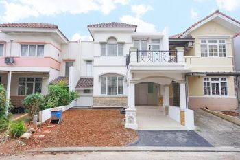 J-16307 Dijual Rumah Siap Huni Di Legenda Wisata Bebas Biaya Biaya