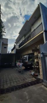 Rumah bagus garasi luas posisi pojok akses bagus Dijual