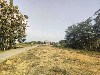 Tanah Sleman, Dekat Mirota Godean