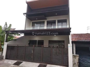 DISEWAKAN RUMAH BARU MINIMALIS SIAP HUNI DALAM KOMPLEK di JL.Saturnus Raya hatta
