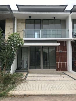 Rumah Lengkap Fasilitas di Golden City