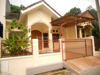 Rumah Cantik di Taman Laguna - Cibubur