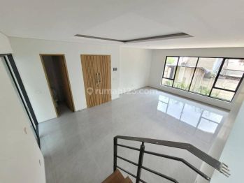 Jual Rumah Minimalis Baru di Setraduta 3 Lantai