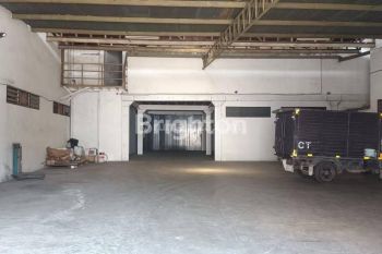 GUDANG DI JL. BERUANG DEKAT TOL