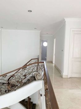Rumah Mewah 3 Lantai SWIMMING POOL di Otista Jatinegara Jakarta Timur