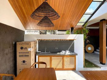 Vila modern dua lantai dekat pantai kedonganan  Jimbaram