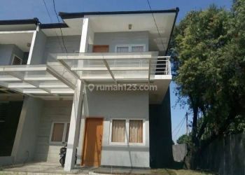 Disewakan Rumah Baru 2lantai Siap Pakai di Sayap Setra Sari
