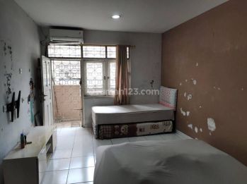 Kartini, Rumah 3,5 Lantai Murah, Lokasi Strategis