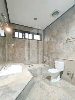 Disewakan Rumah Nyaman dan Luas Lokasi Strategis Kebayoran Baru