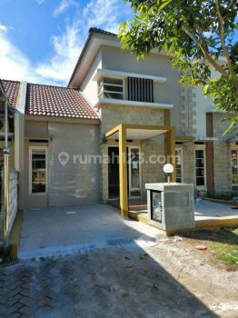 Rumah Puri Surya Jaya Cluster Valencia Icon Strategis, Bagus