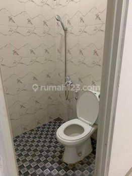 Rumah Super Mewah di Jogja Tepi Jalan Aspal Dekat Ambarukmo