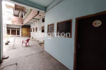 GUDANG + KANTOR 2½ LANTAI DEKAT PASAR KAPASAN SIMOLAWANG