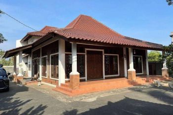 Villa Bagus Dekat Pantai di Jalan Raya Senggigi Lombok Barat